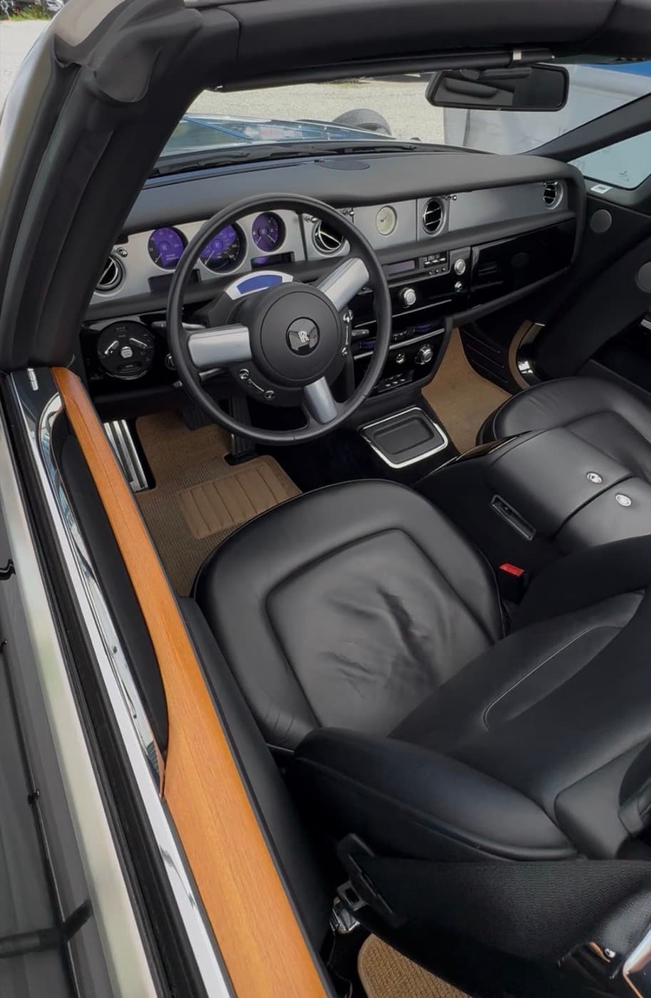 Rolls-Royce Dawn interior fully detailed